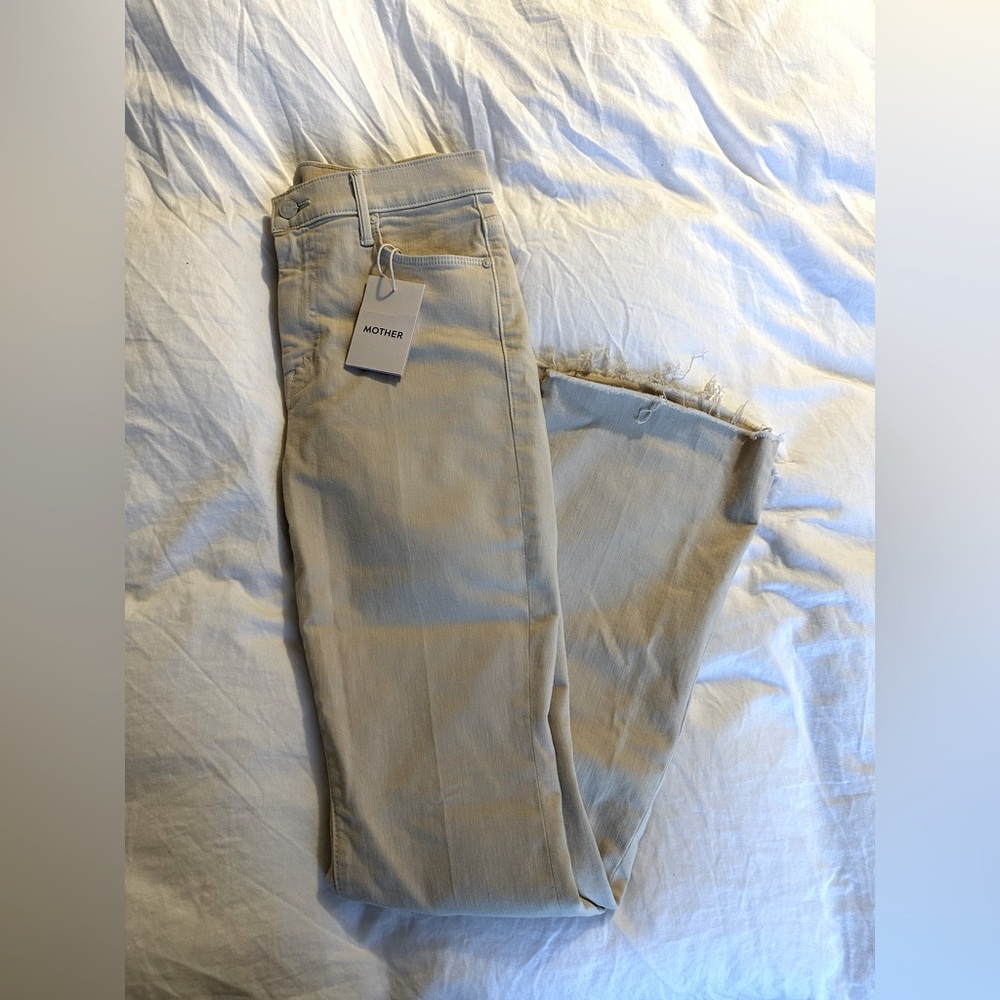 Mother Denim The Weekender Fray Jean - Picture 3 of 10